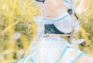 翻到Sally Dorasnow的比基尼照片合集，没想到里头还有这么多夏日气息！